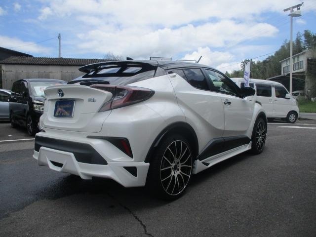 Toyota C-HR 2018 8511981-1