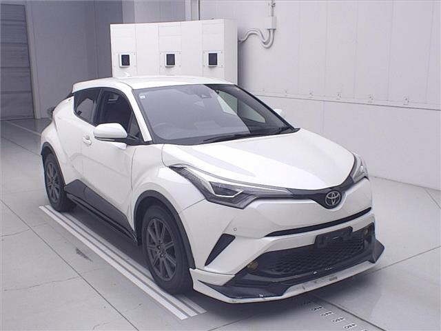 Toyota C-HR 2017 8512164-0