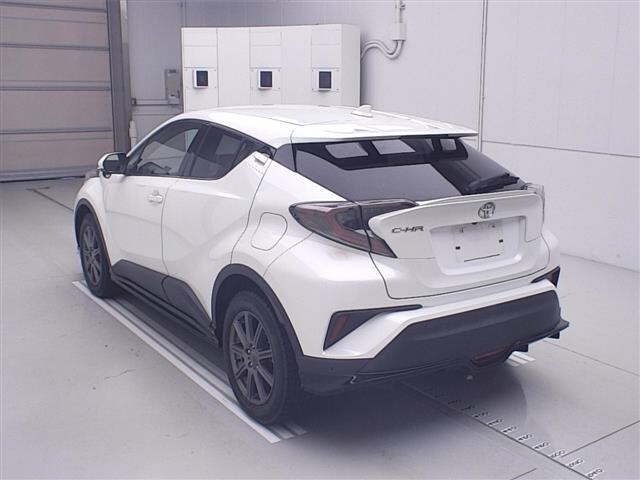 Toyota C-HR 2017 8512164-1