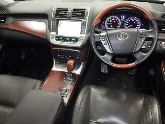 Toyota CROWN MAJESTA 2011 8515684-3