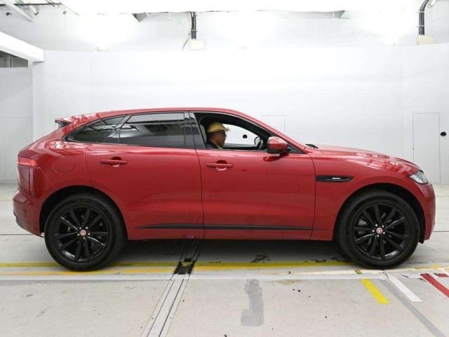 Jaguar F-PACE 2017 8515694-3