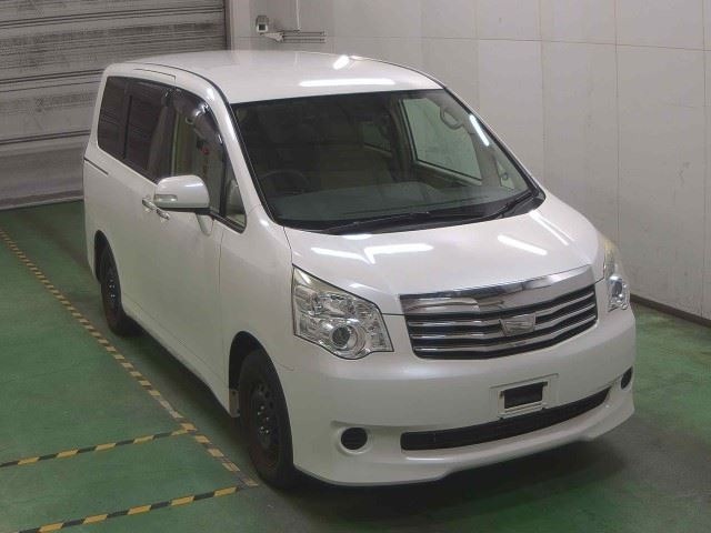 Toyota NOAH 2013 8510550-0