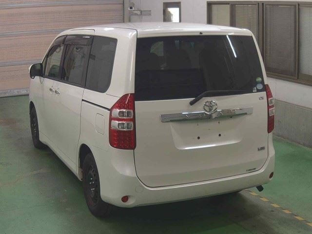 Toyota NOAH 2013 8510550-1