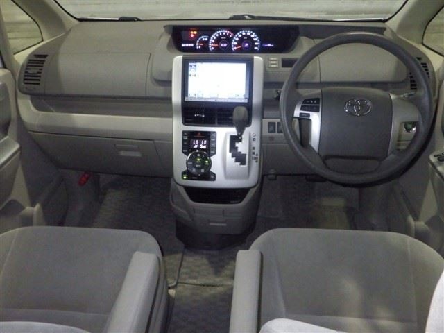 Toyota NOAH 2013 8510550-3