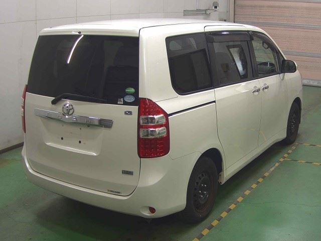 Toyota NOAH 2013 8510550-8
