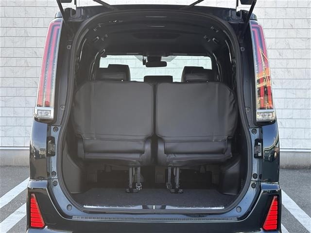 Toyota NOAH 2017 8510671-12
