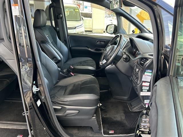 Toyota NOAH 2018 8510716-6