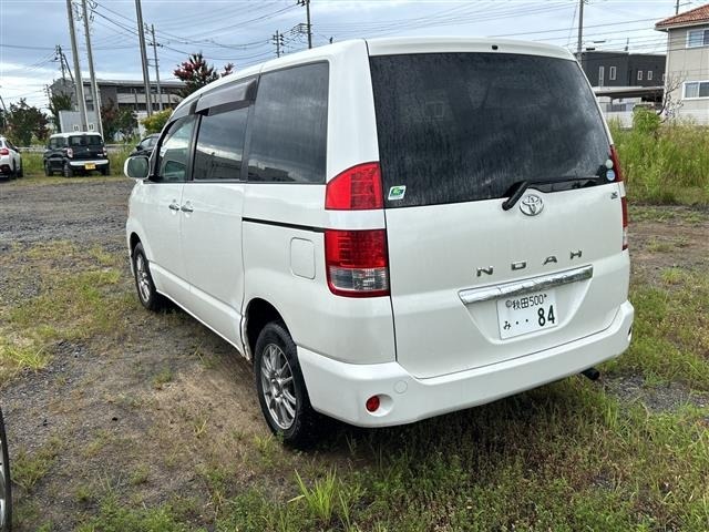 Toyota NOAH 2005 8510717-2