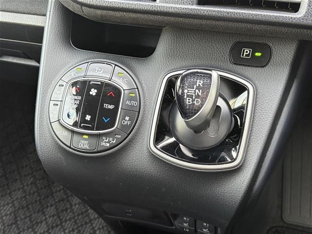 Toyota NOAH 2014 8510732-3