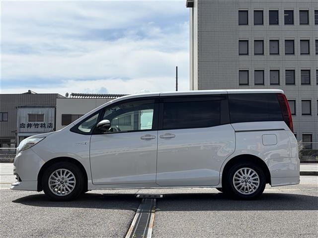 Toyota NOAH 2014 8510732-4