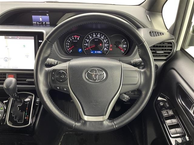 Toyota NOAH 2018 8510742-3