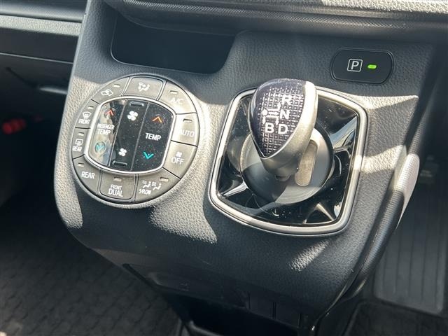 Toyota NOAH 2021 8510751-11