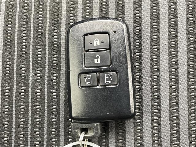 Toyota NOAH 2017 8510761-21