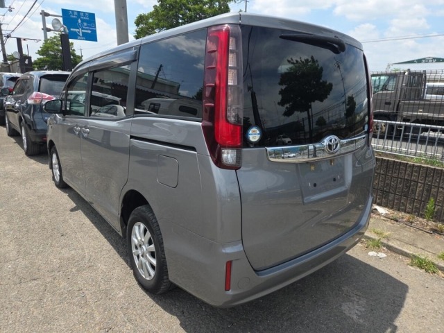 Toyota NOAH 2015 8510787-1