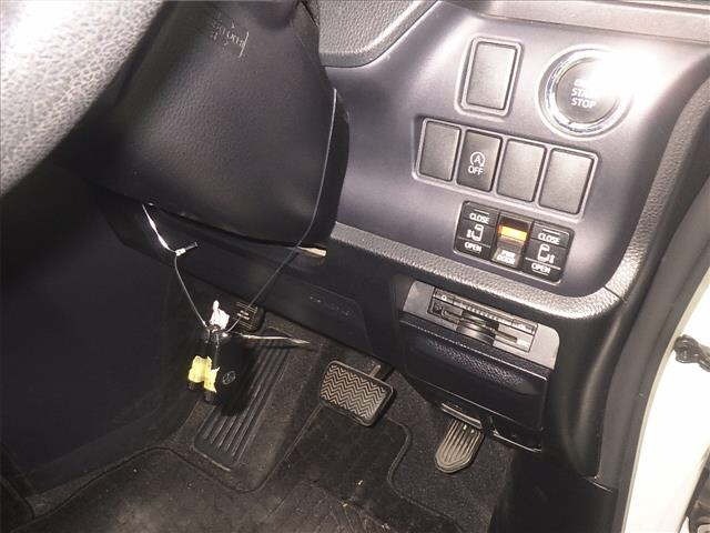 Toyota NOAH 2015 8510827-8