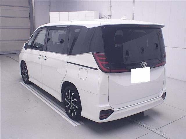 Toyota NOAH 2022 8510828-1
