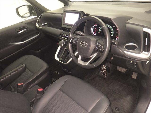 Toyota NOAH 2022 8510828-3