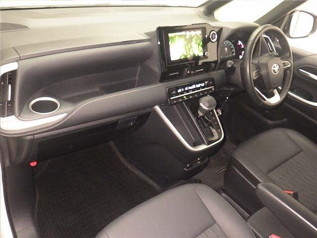 Toyota NOAH 2022 8510828-4