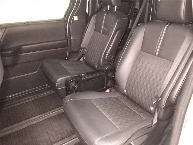 Toyota NOAH 2022 8510828-7