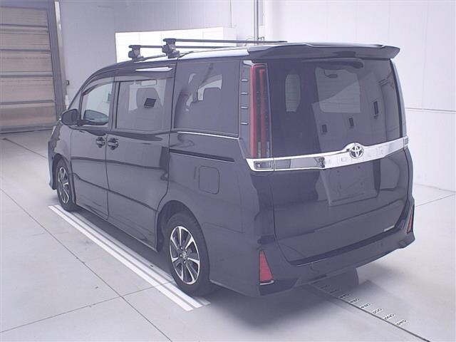 Toyota NOAH 2021 8510837-1