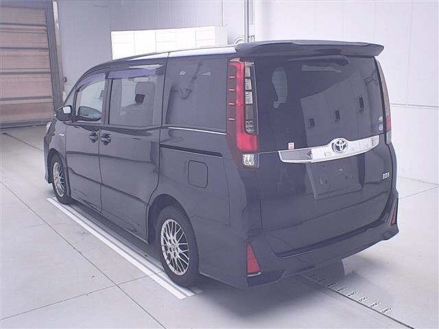Toyota NOAH 2016 8510838-1