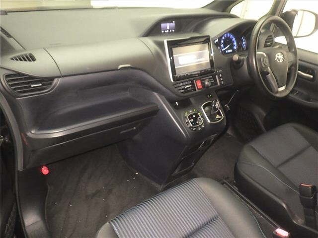 Toyota NOAH 2016 8510838-4