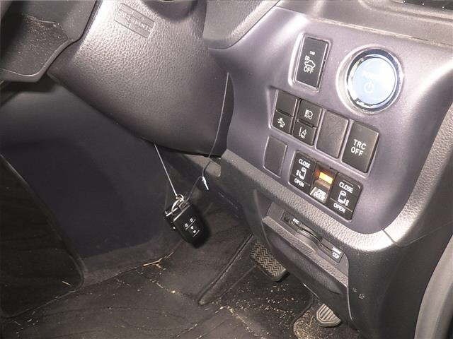 Toyota NOAH 2016 8510838-8