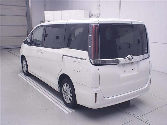 Toyota NOAH 2017 8510841-0