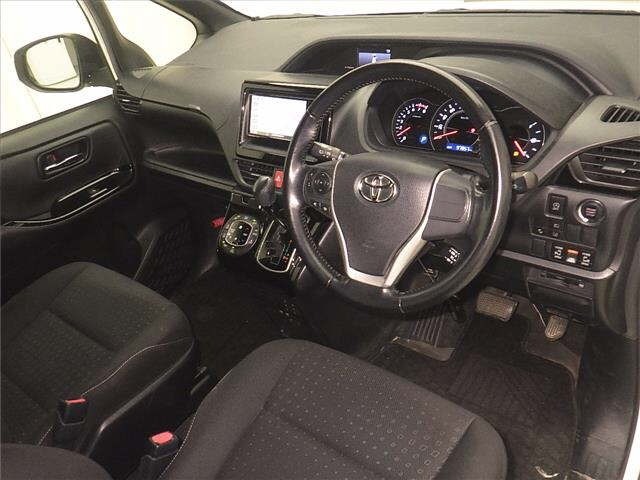 Toyota NOAH 2017 8510841-2