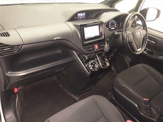 Toyota NOAH 2017 8510841-3