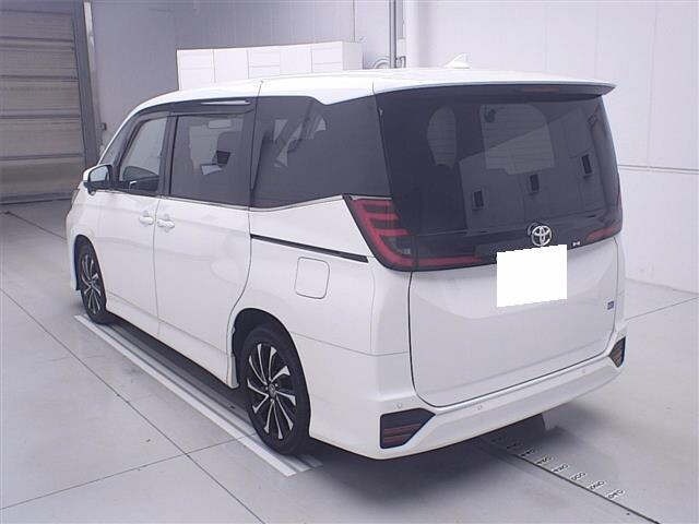 Toyota NOAH 2023 8510842-1