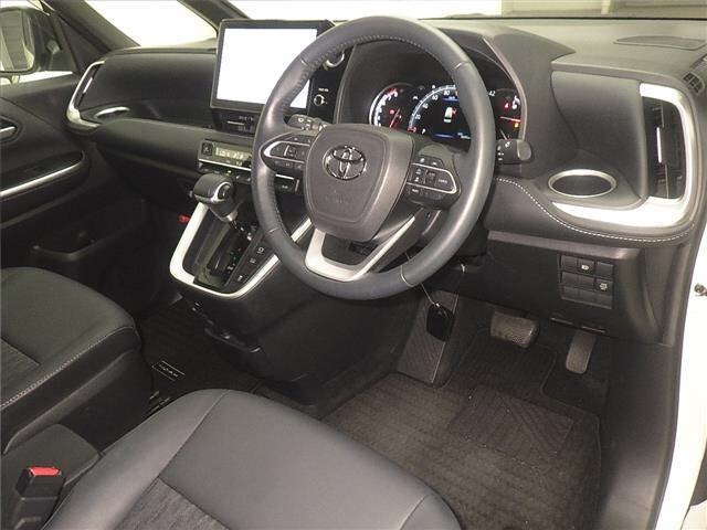 Toyota NOAH 2023 8510842-3
