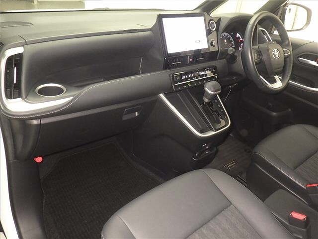 Toyota NOAH 2023 8510842-4