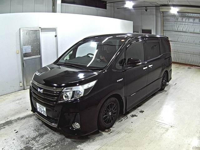 Toyota NOAH 2017 8510858-4