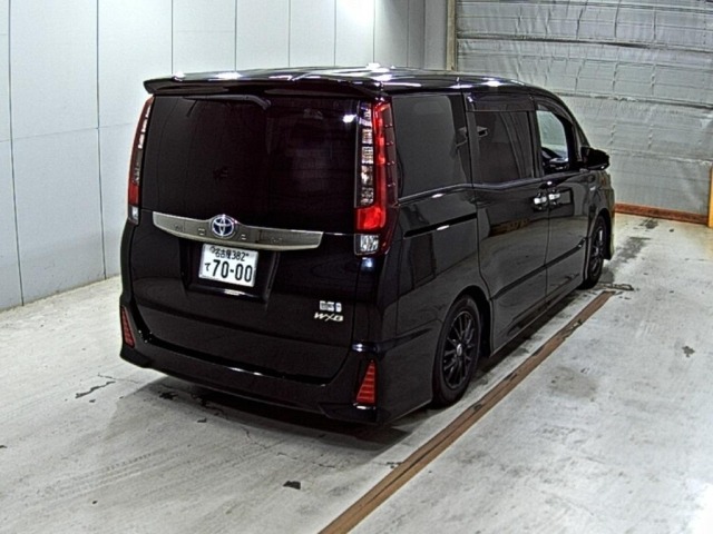 Toyota NOAH 2017 8510858-5