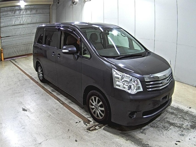 Toyota NOAH 2013 8510871-0