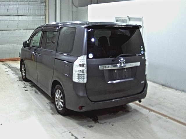 Toyota NOAH 2013 8510871-1