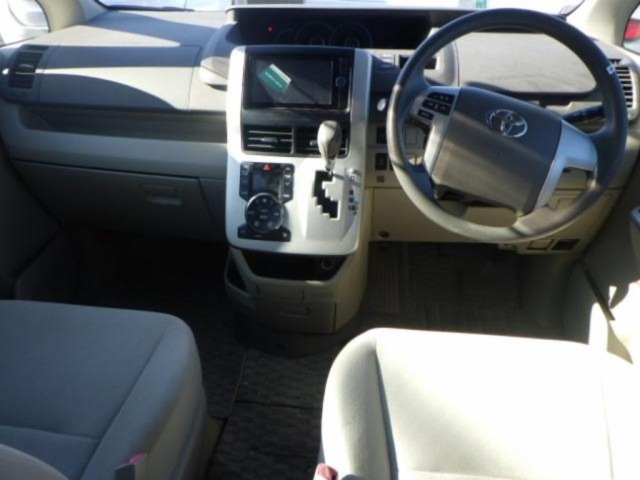 Toyota NOAH 2013 8510871-3