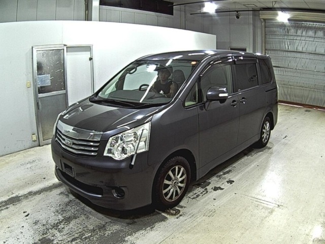 Toyota NOAH 2013 8510871-4