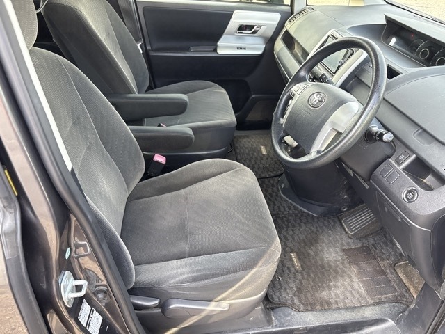 Toyota NOAH 2012 8510882-8