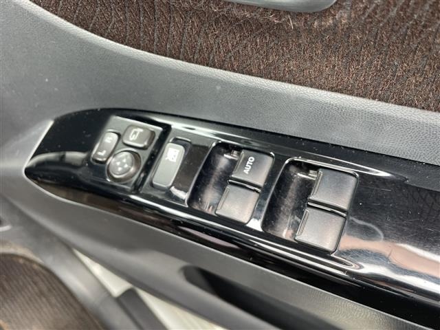 Nissan ROOX 2011 8523066-11