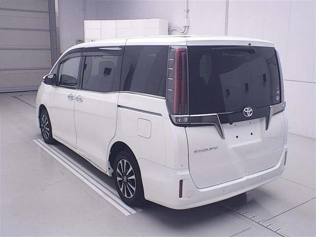 Toyota ESQUIRE 2021 8566426-1