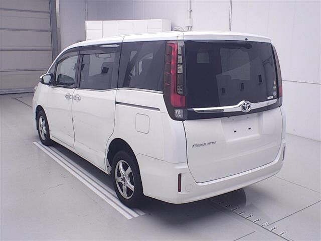 Toyota ESQUIRE 2015 8566427-1