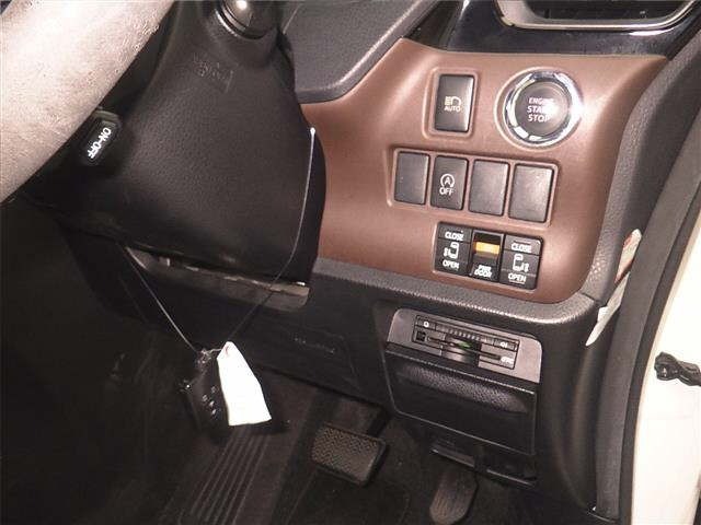 Toyota ESQUIRE 2015 8566427-8