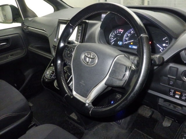 Toyota ESQUIRE 2015 8566481-3
