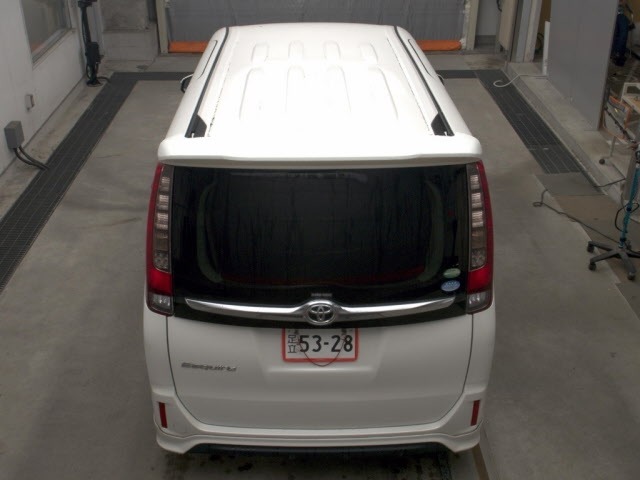 Toyota ESQUIRE 2015 8566481-7