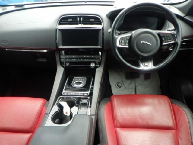 Jaguar F-PACE 2016 8554747-3