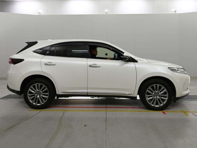 Toyota HARRIER 2017 8566440-3