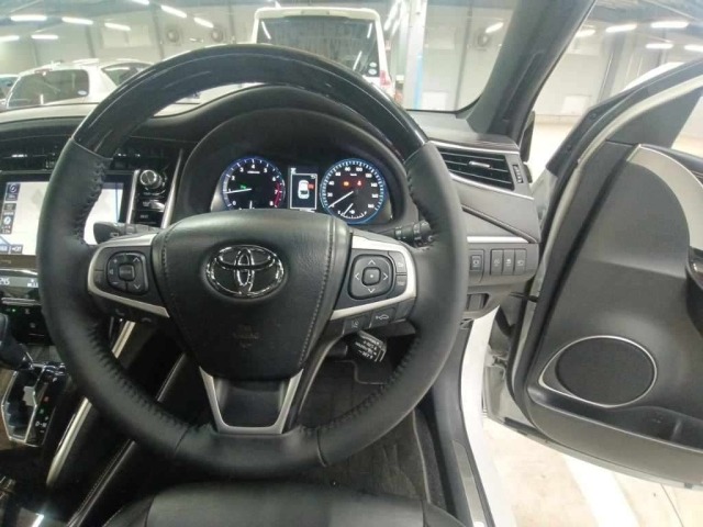 Toyota HARRIER 2017 8566440-9