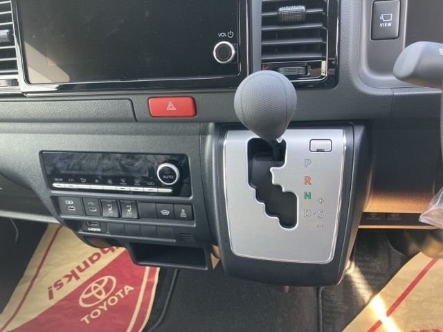 Toyota HIACE VAN 2026 8540517-5